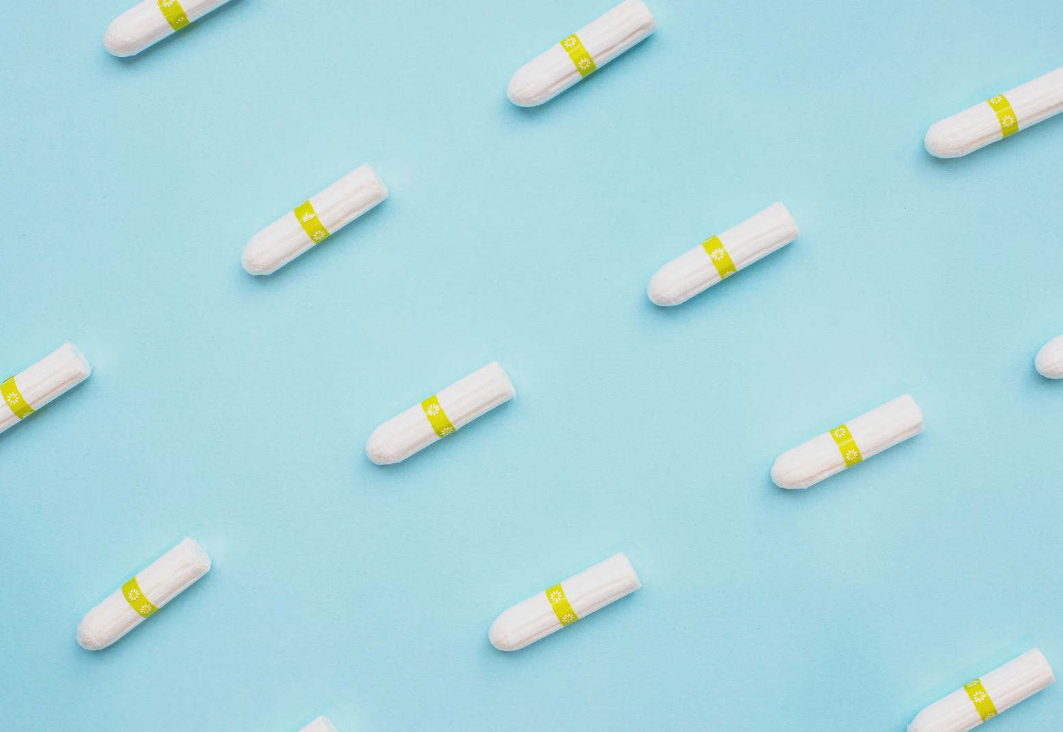 Tampons arranged on a blue background, representing free menstrual hygiene products.